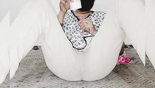 Apni Phudi ki Cream sy malish