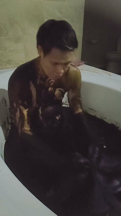 Solo Mud Bathing and Fun Play Bathroom