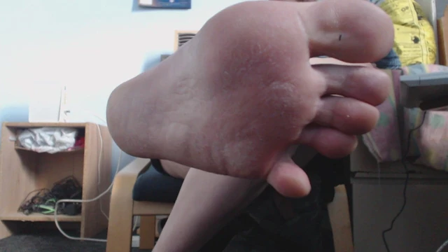 feet sniff