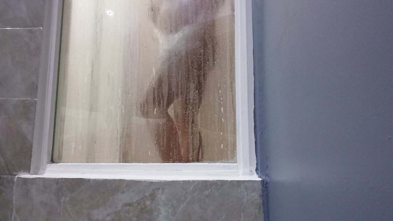 I take a nice bath at the hotel while I wait to relax.