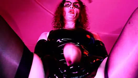 Domina solo-herrin eva, latexgöttin in vinyl-heels