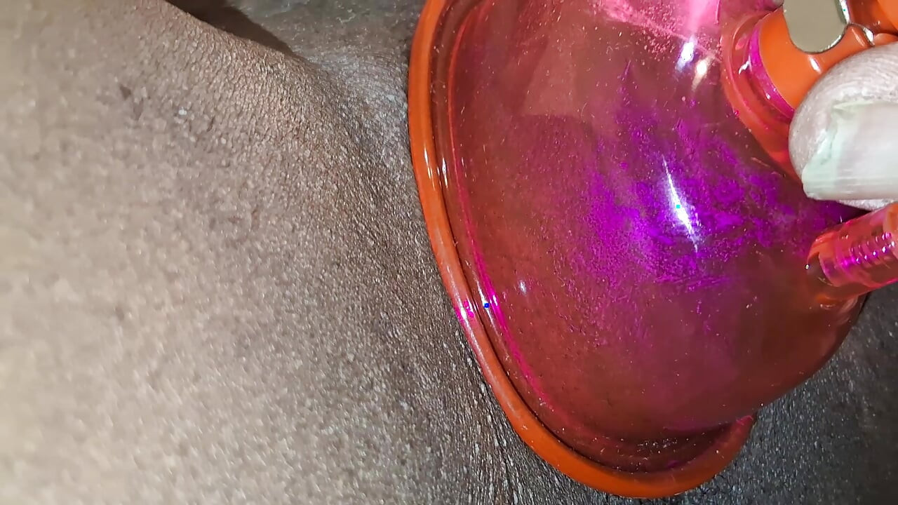 Diminuta azul cachonda intenta bomba de coño!