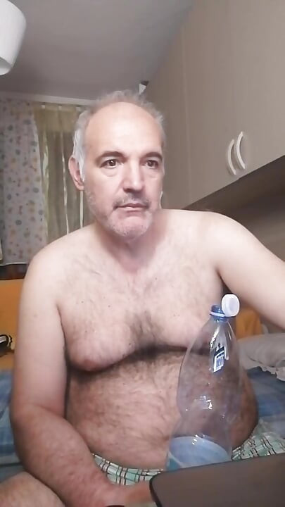 A Porn Movie and a Handjob to Wake up Content and Happy!