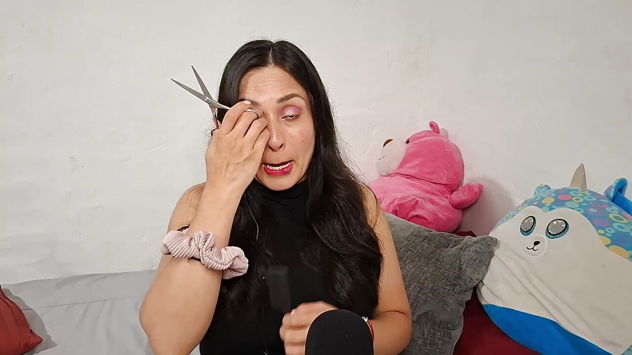 ASMR Roleplay YOUR GIRLFRIEND cuts your hair