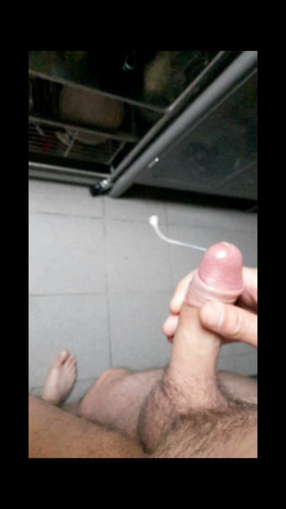 হর্নি অপেশাদার ছেলের বিশাল কামের শট (আনকাট ক্লোজ আপ)