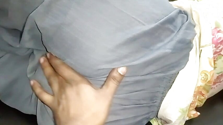 My girlfriend was in a bad mood so I gave her pleasure by fucking her