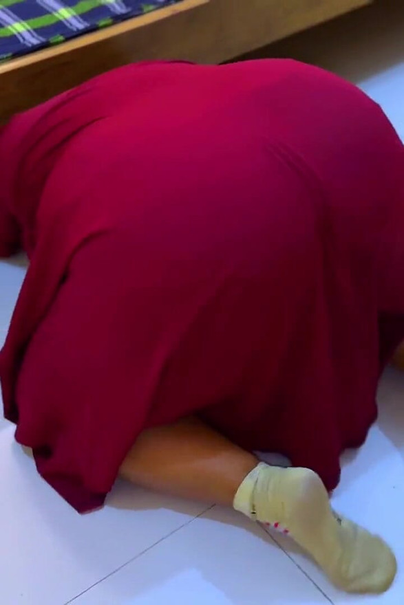 Big Ass Beautiful Arabian Hot Stepmom Stuck Under Bed When She Was Clean Sex Room Before Start Fuck