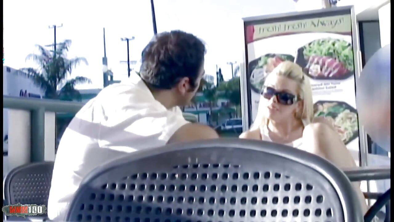 Sasha Fucks Starla Sterling, uma Loira Incrível de Peitos Grandes,