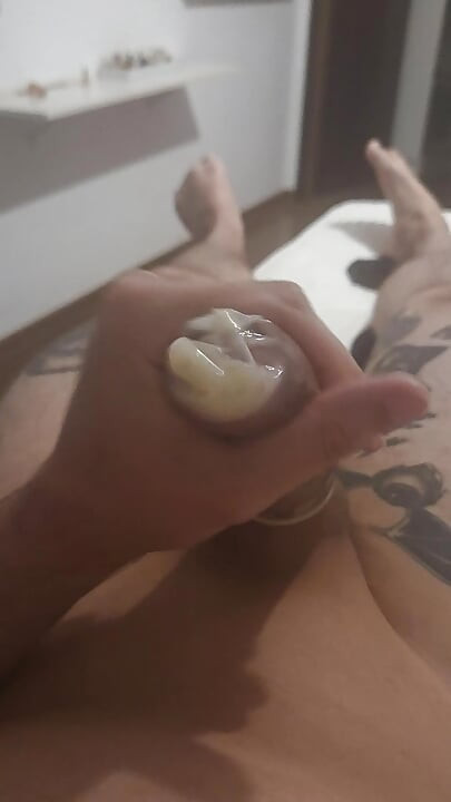 Drkanje i svršavanje u kondom
