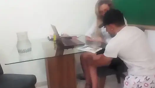 Yaramaz küçük öğrenci kuyruğumu yedi