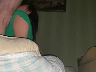 Missionärsex med sperma i munnen. rysk porr