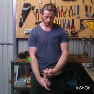 Éjaculation dans le garage