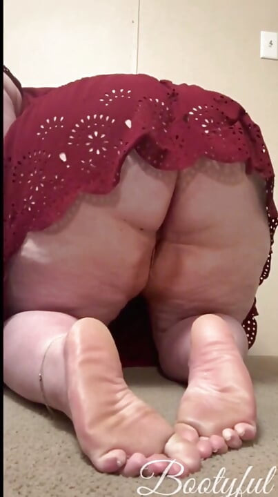Gassy Knees &Feet Tease: A Bubbly Fart Compilation: Bella Blast