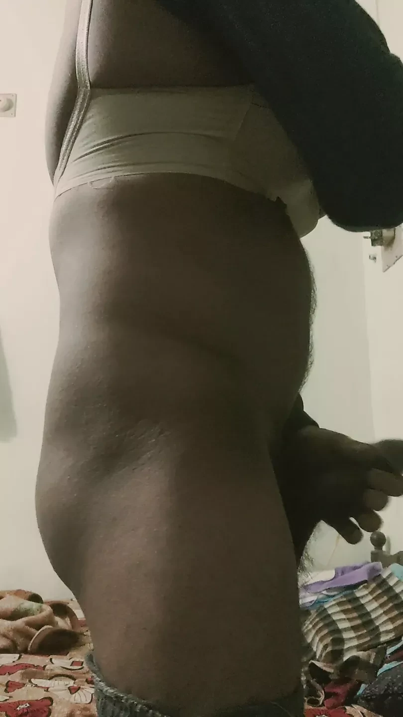 お姉さんのブラジャーを着けてオナニーしている男の子