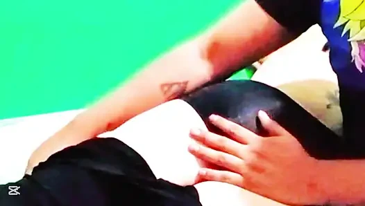 Mein dicker arsch bittet mich, ihr eine massage auf ihren schönen großen weißen arsch zu geben