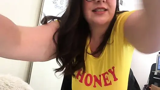 Busty BBW edges you in a tight top