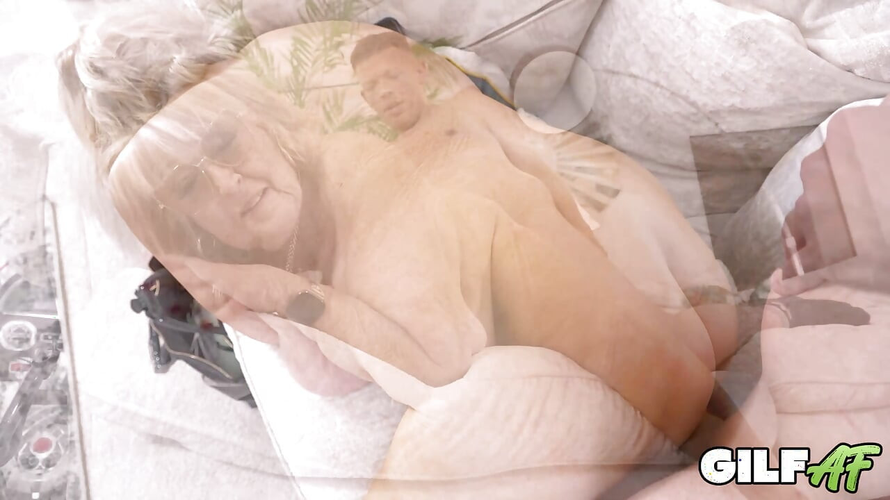 GilfAf-74歲的老奶奶Alicia Noble用她成熟的貓咪和內射為繼孫歡呼
