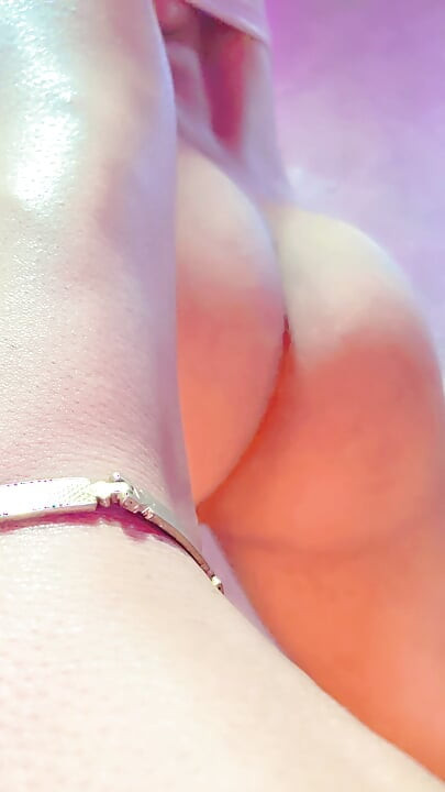 See how I got tasted  and sat down to strip and play in my iron come me  clear words omg