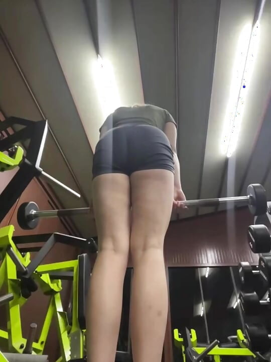Big ass in Leggings training so hard