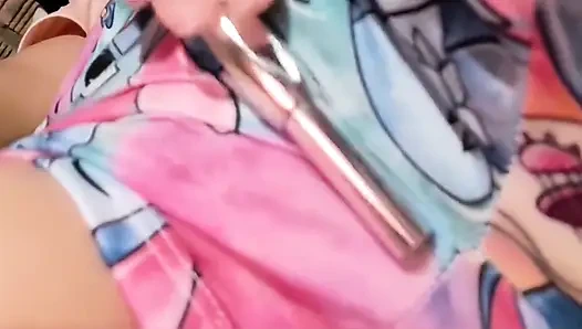 Nanny masturbiert und zeigt ihre nassen tangas