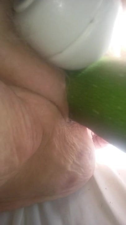 Mature pussy, stretched !