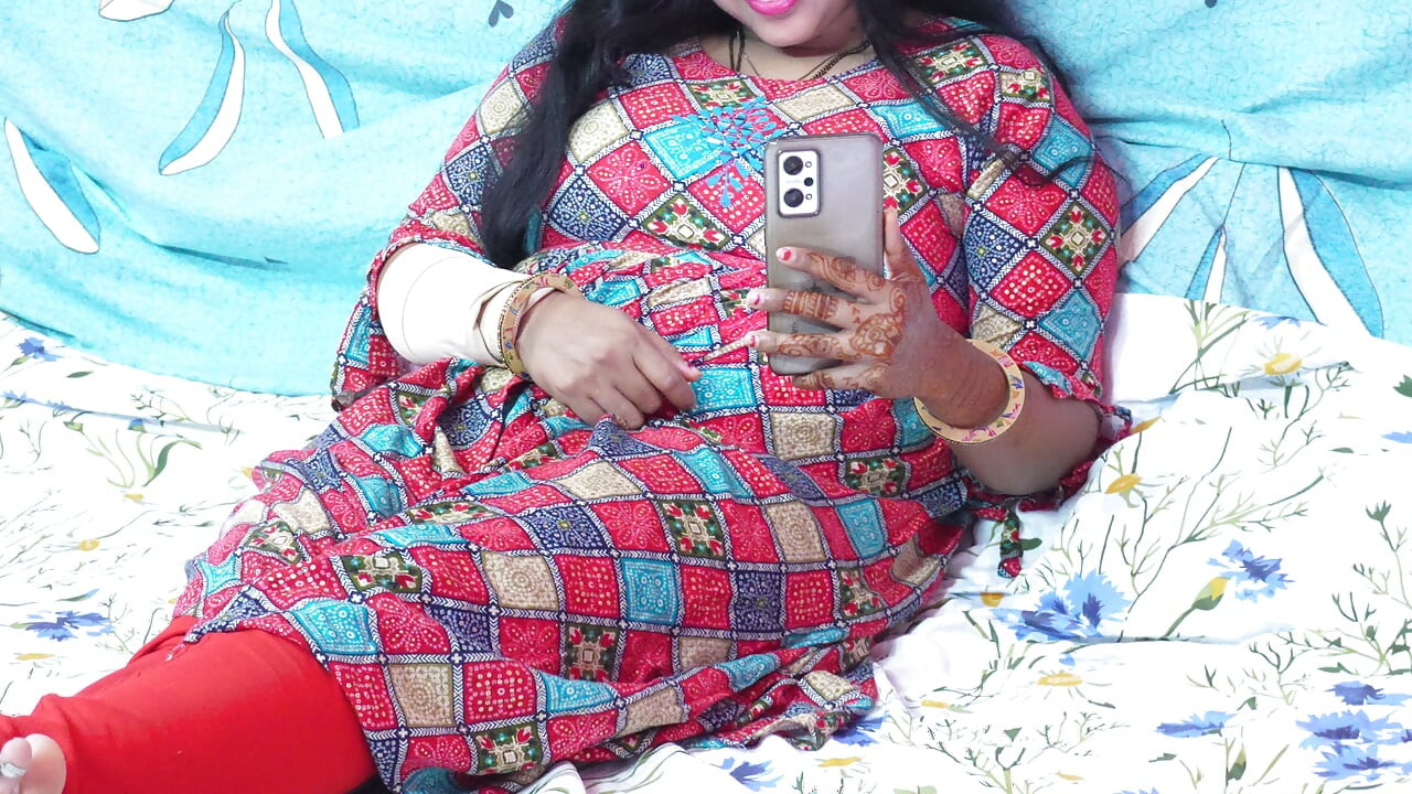 I saw my stepsister showing her body to her boyfriend over a video call