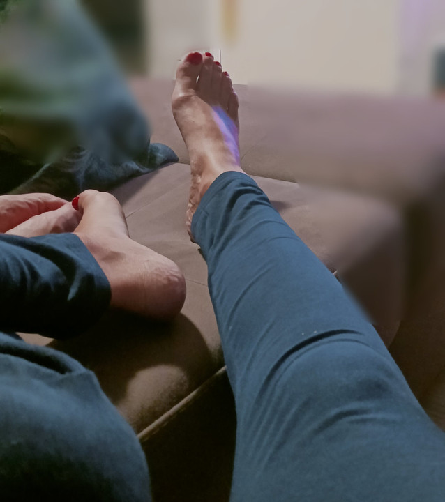 Good morning lovers of my feet
