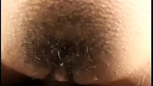Juru kamera bertato kontol besar mengisap kontol dan meniup air mani di pantatnya