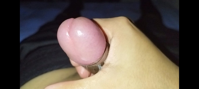 cumshot ile Latin handjob.