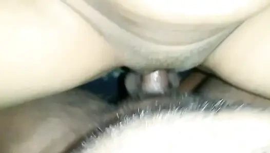 Aku ngentot temanku dengan susah payah dan bikin dia crot