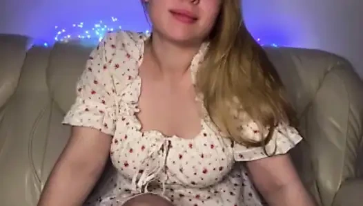 Jucielussie трахается в анал с огромным дилдо, так жестко