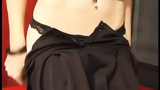 Две крошки и их металлический дилдо