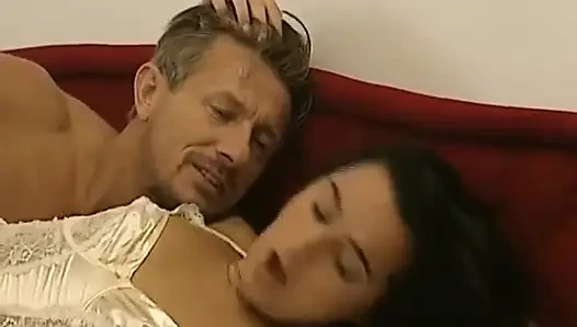 Almanya'dan sürtük genç kız her iki deliğini de siktiriyor