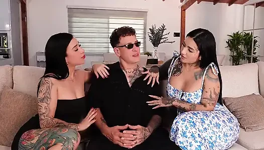 Threesome with My Friend's Vergon Guard - Larola