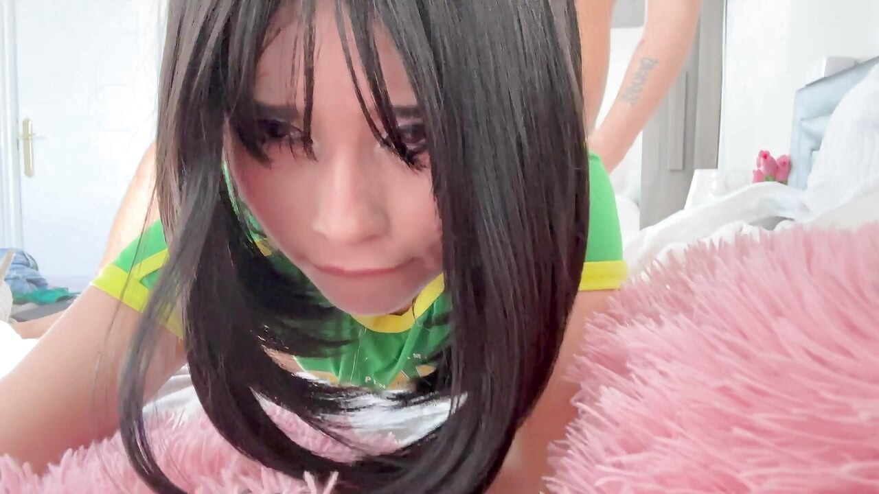 Moja brazilska polusestra me moli da joj svršim na lice