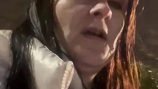 Ajudan care muncrat di kamar mandi umum saat istirahat