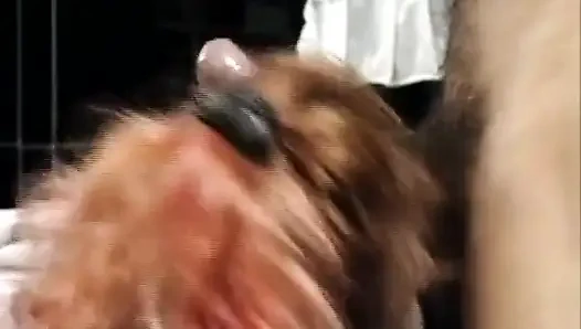 Alman sürtük banyoda deliklerini kullanıyor