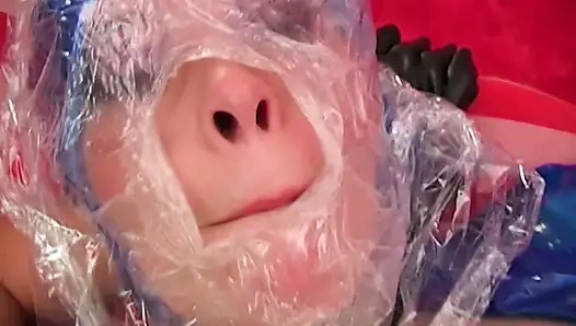 Steamy Rainwear Fetisch-dreier mit geilen schätzchen