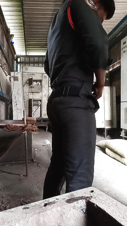 Blagi osmijeh tvojih usana peče moje tijelo, a tvoja ostruga