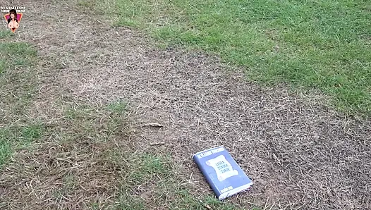 Pelacur muda disetubuhi di sofa.