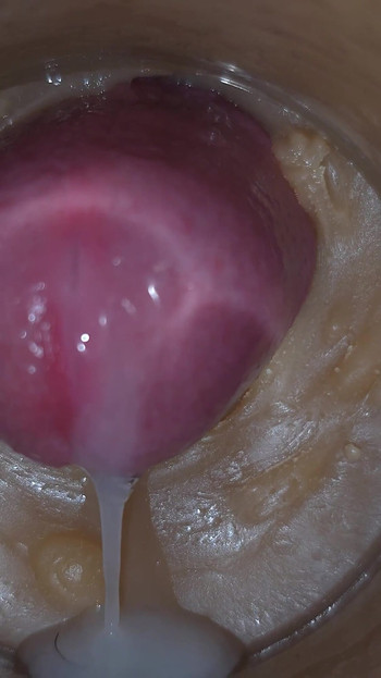 Precum 在我的阴户玩具相机中喷出阴道 4K. 极端特写!