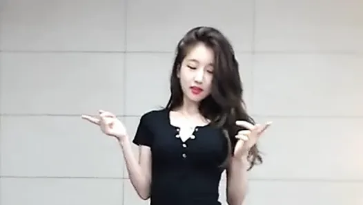 Beauté coréenne, danse sexy (non nue)