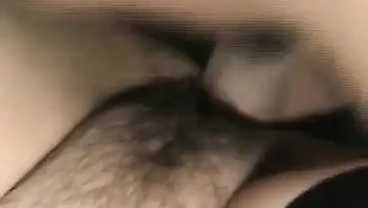 Alman olgun tombul bayan deliklerinin sikilmesinin tadını çıkarıyor