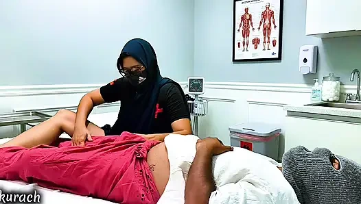 Горячая медсестра пришла к пациенту и трахнула его