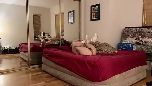 Nefis Jimmy dev bir aynanın önünde döl sürtüğü misyoner tarzı hamile bırakıyor