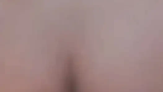 Моя любимая игрушка полностью заполняет мою задницу.