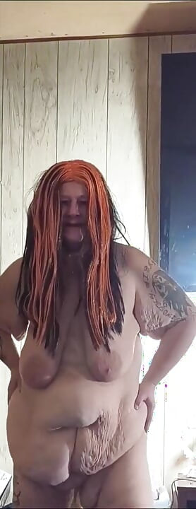 Hon är en vixen med 2 sidor till sig själv Hon suger U bättre än någon annan