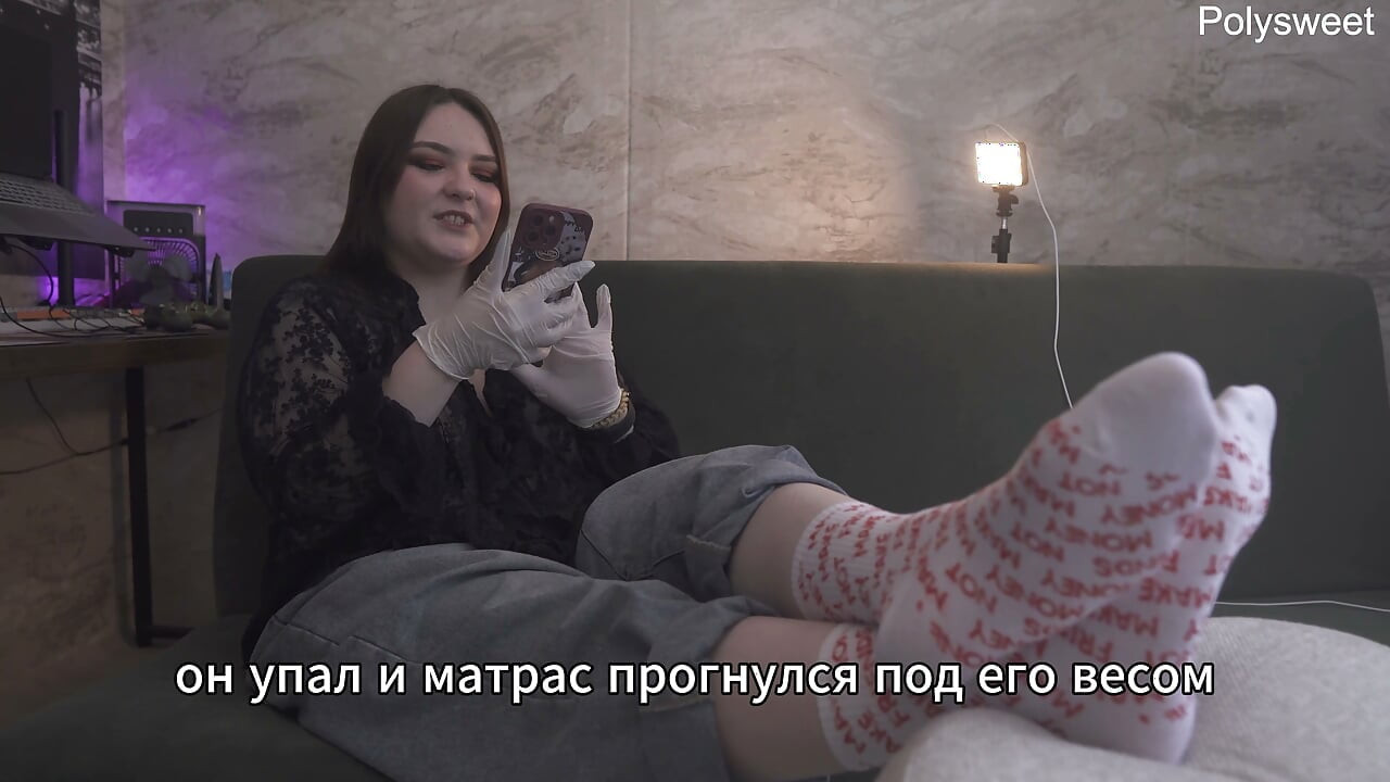 SP Porn priča - Devojka u lateks rukavicama je jebala momka sa strap-onom i pičkom (ruski, femdom, lizanje pičke, pegging)