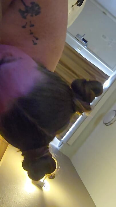 Pemandu grub-hub saya dengan berani ditanya untuk menghisap batang saya