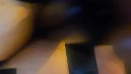 Грязная свинка из киски принимает мохнатый черный фистинг в его кишки